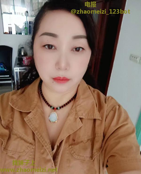 特大胸泻火少妇