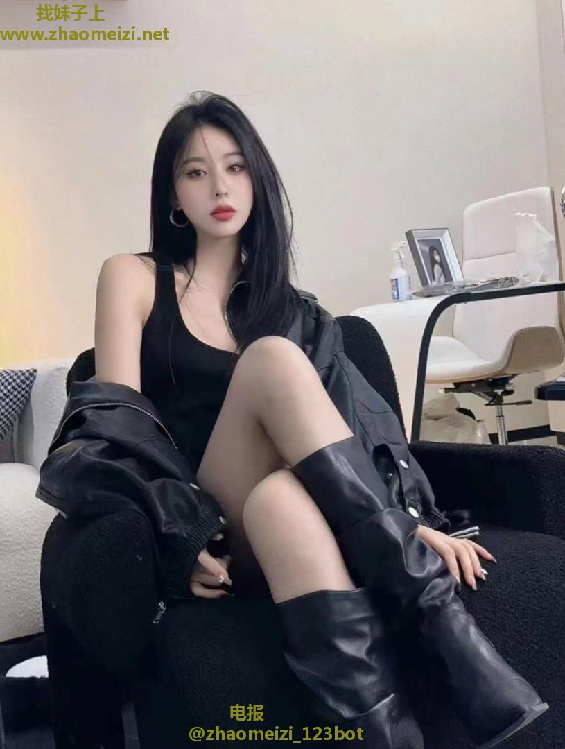 韵味黑丝长腿少妇