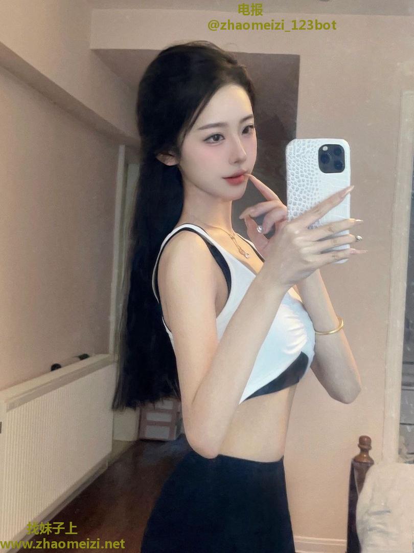 未央白嫩苗条姐姐