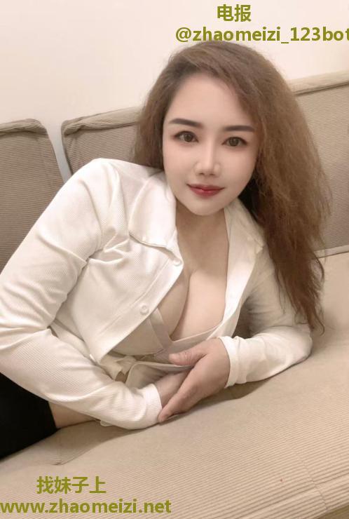 爆乳风骚少妇