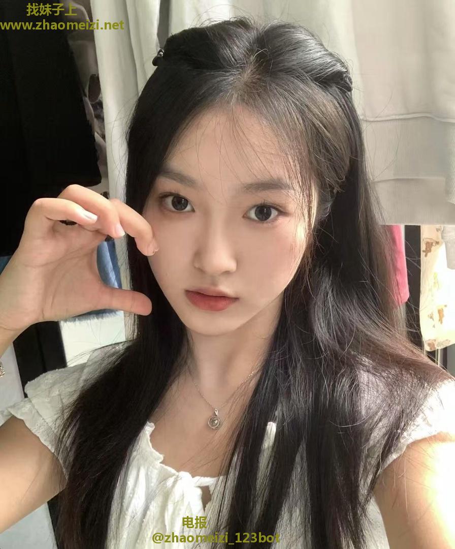 龙华天然美乳妍妍