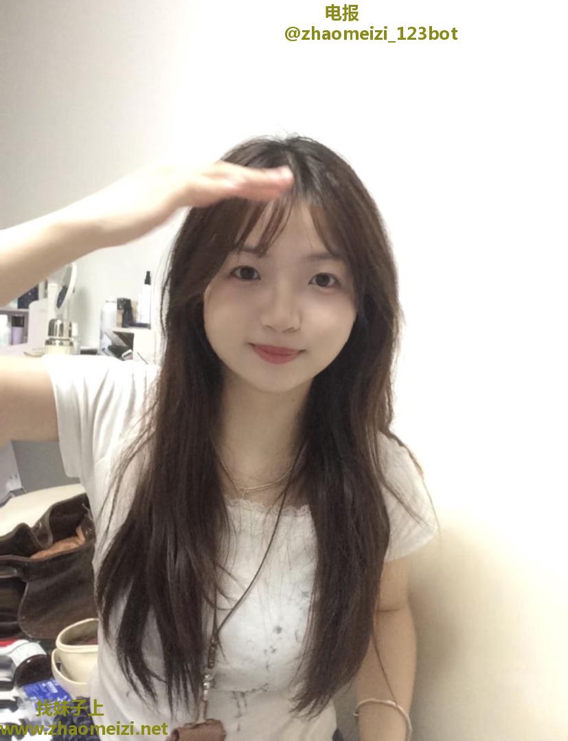 乖巧听话白虎学生妹