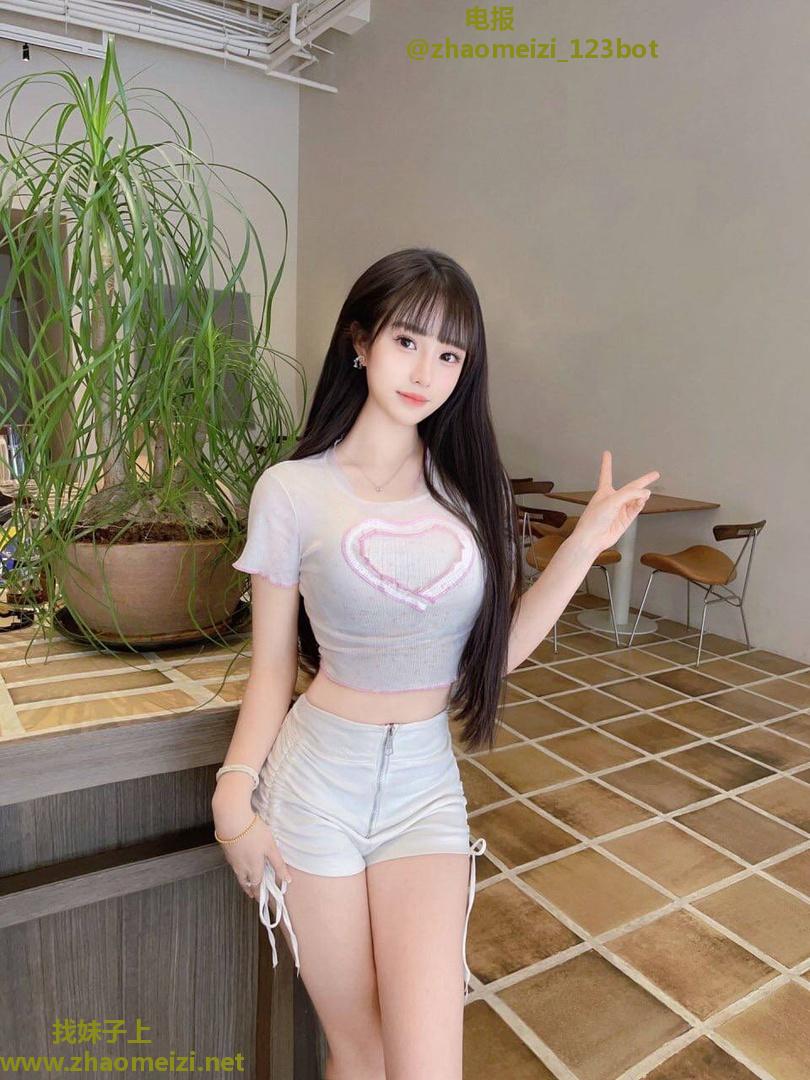 丰满多汁美鲍思思
