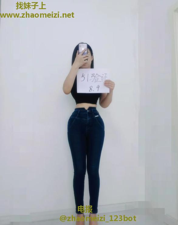 闷骚丰臀米苏老师