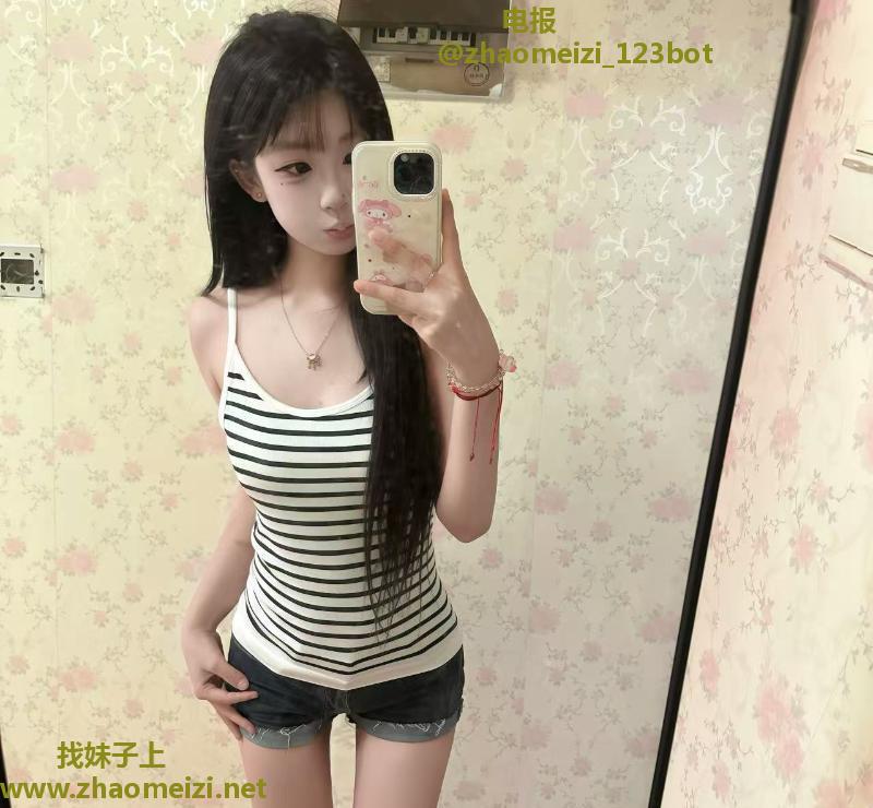 小巧玲珑型三点粉嫩妹