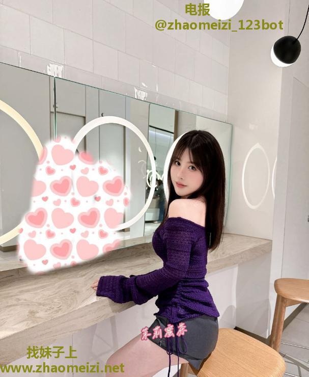 身材火辣性感小姐姐