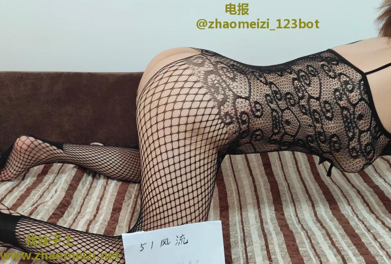 大屁股丝袜美女