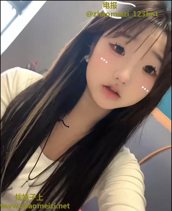 wt三点粉白虎嫩妹