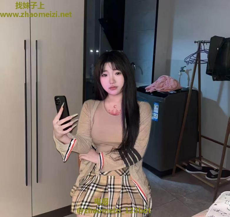 wt三点粉白虎嫩妹