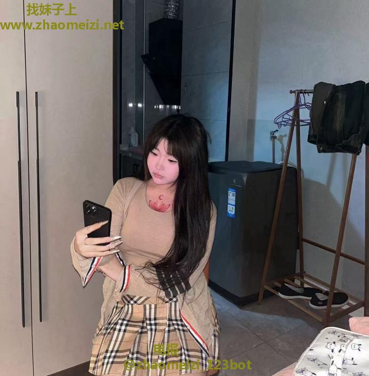 wt三点粉白虎嫩妹