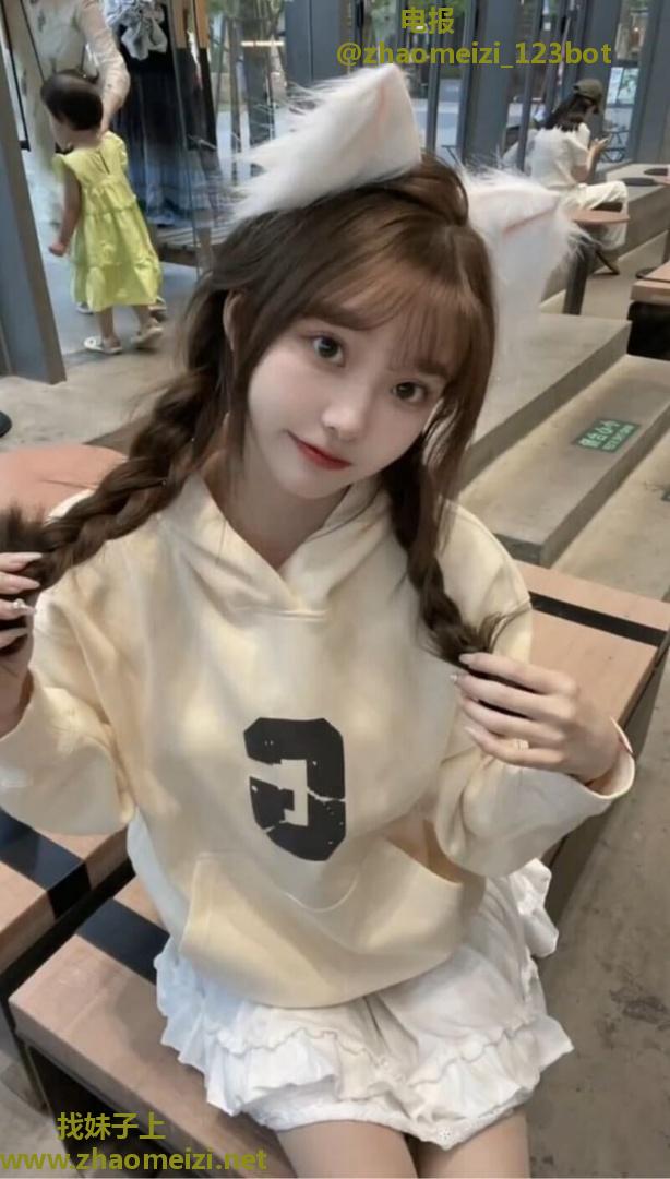 百子湾粉嫩小妹
