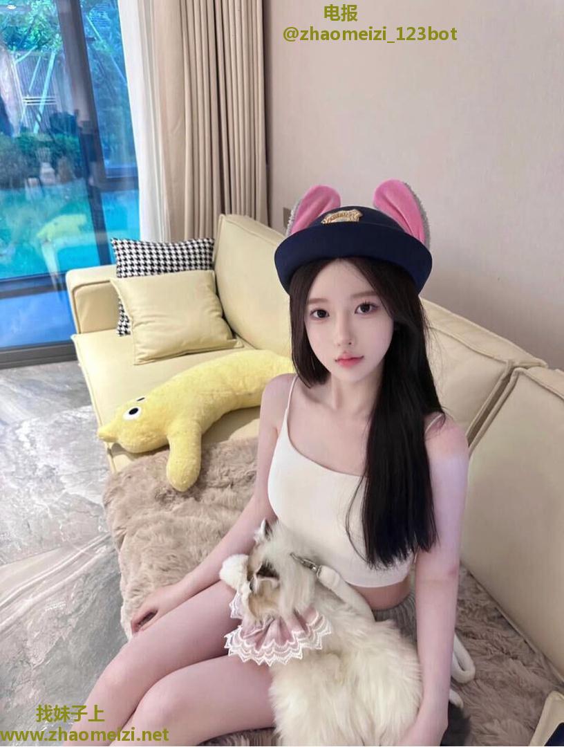 白嫩清纯小妹