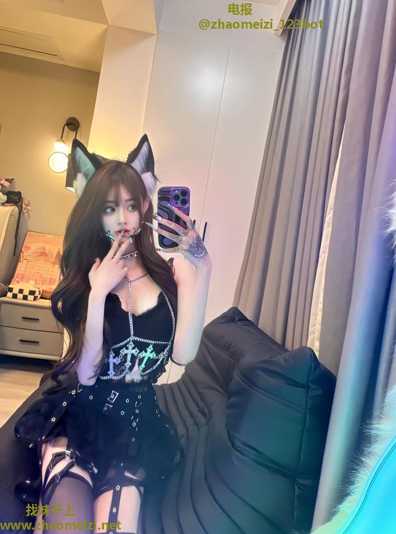 白嫩美鲍学姐