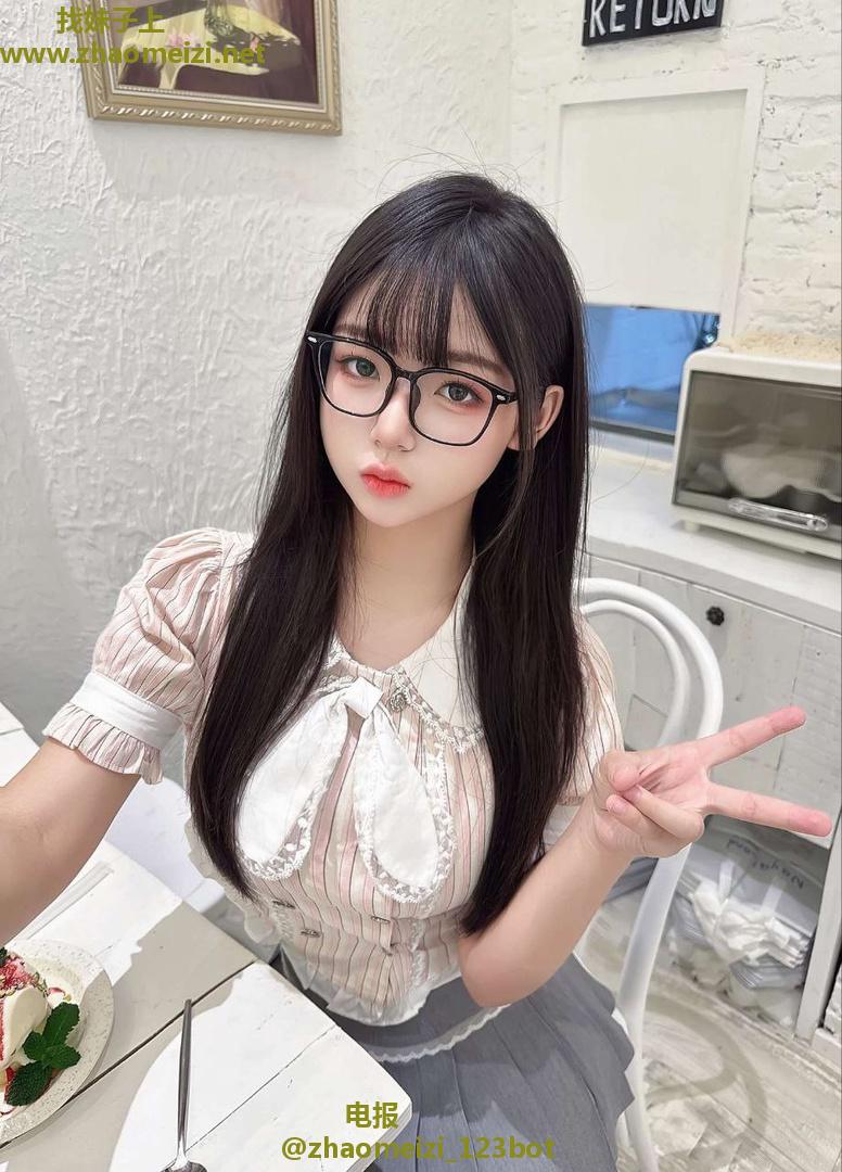 年轻可爱小萝莉