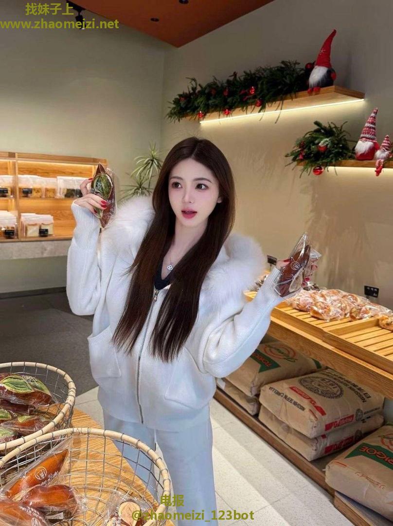 兼职妹妹羞涩中带有狐媚