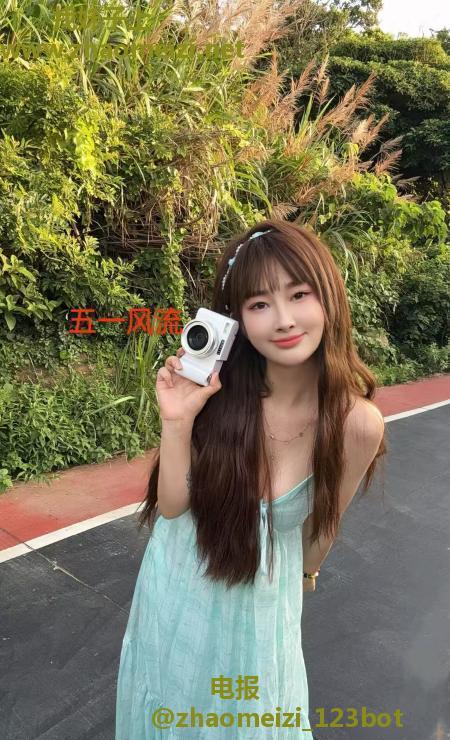 美女小妮子