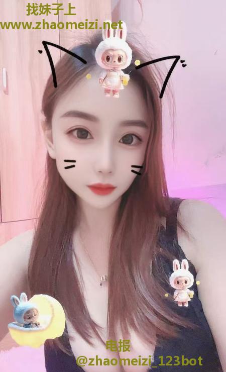 练瑜伽小姐姐