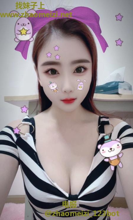 练瑜伽小姐姐