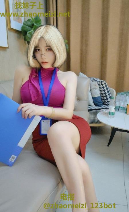 风骚型短发妹子