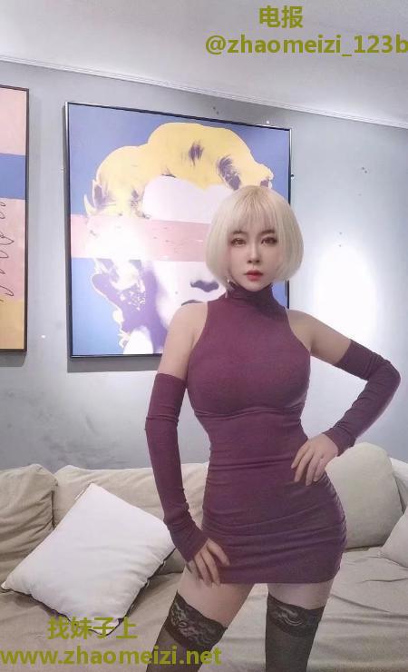 风骚型短发妹子
