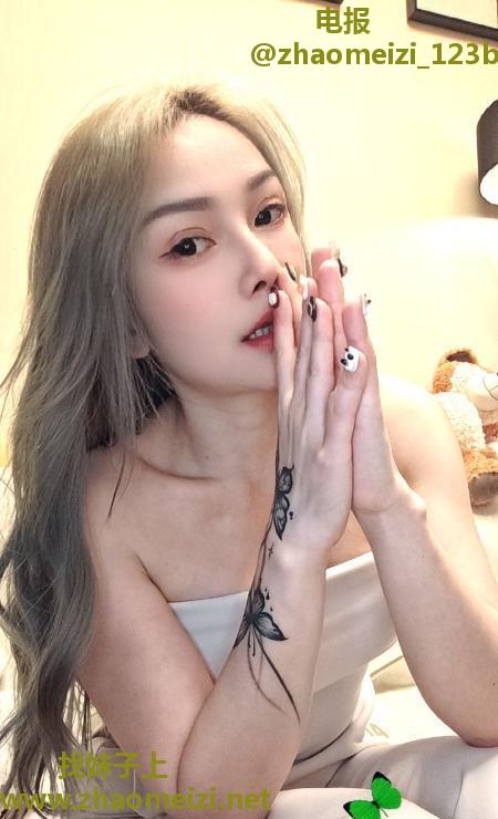 蛇吻御姐南城晓晓