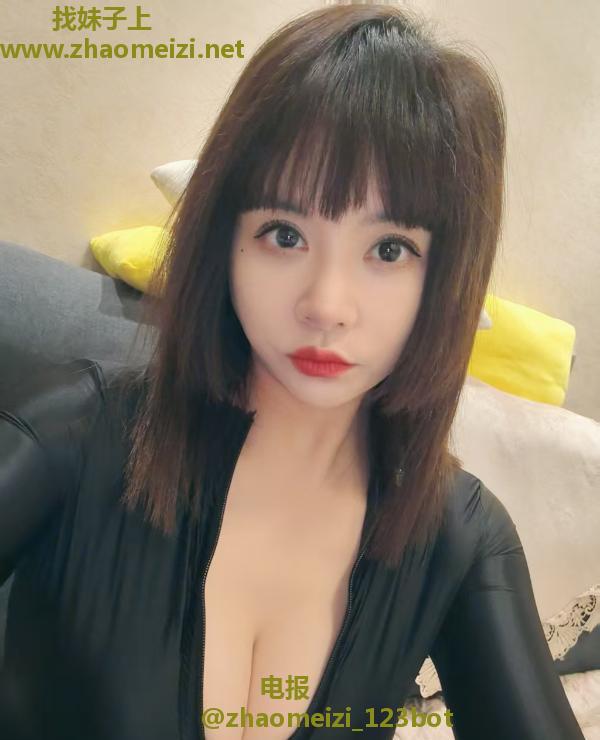 大屁股年轻御姐