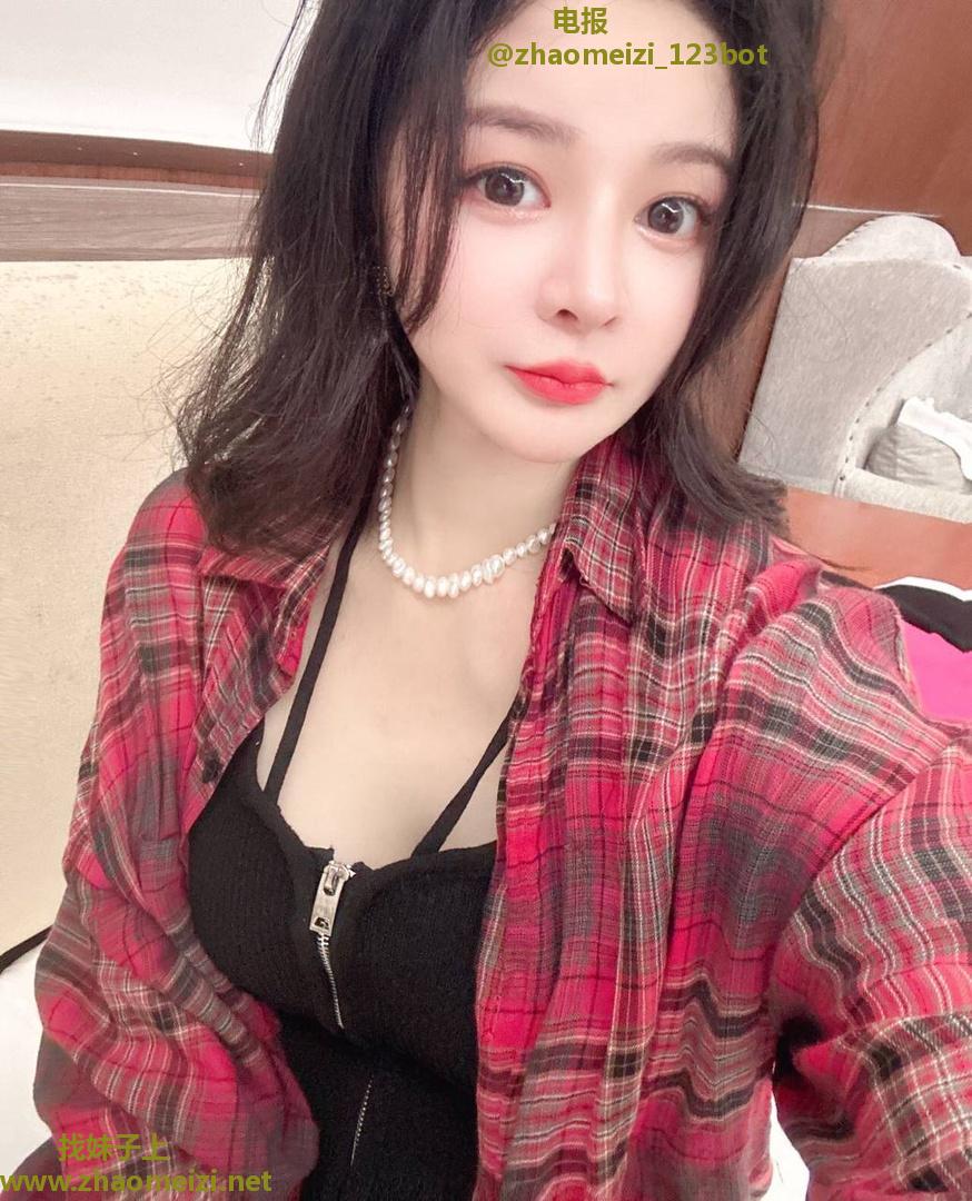 诱人制服翘臀少妇