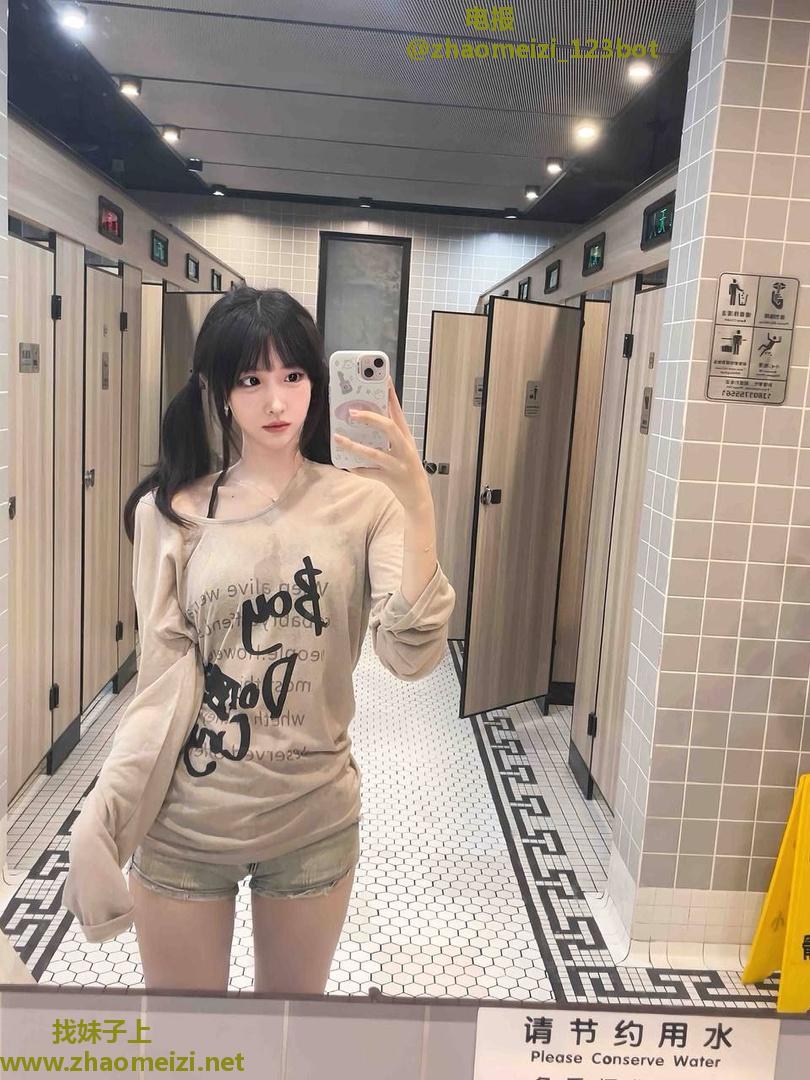 粉嫩女孩精致容颜极品尤物