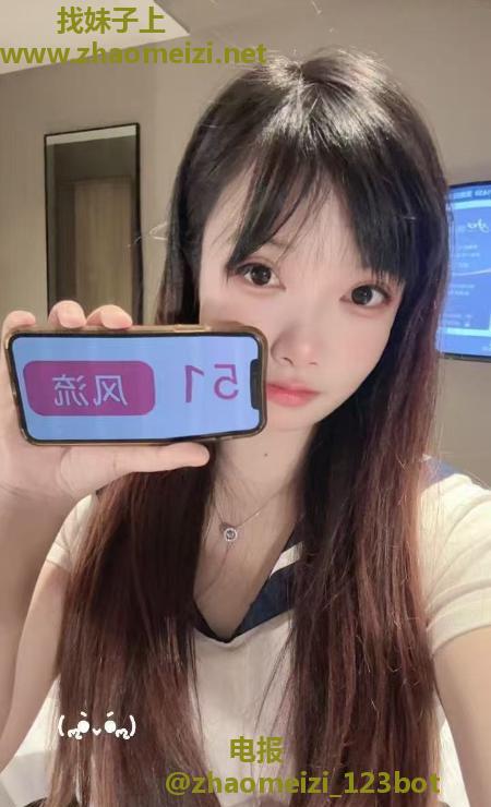 陆家嘴白嫩颜值小姐姐