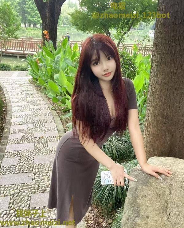 陆家嘴白嫩颜值小姐姐