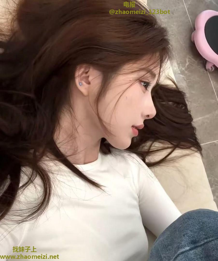 年轻敏感出水嫩妹