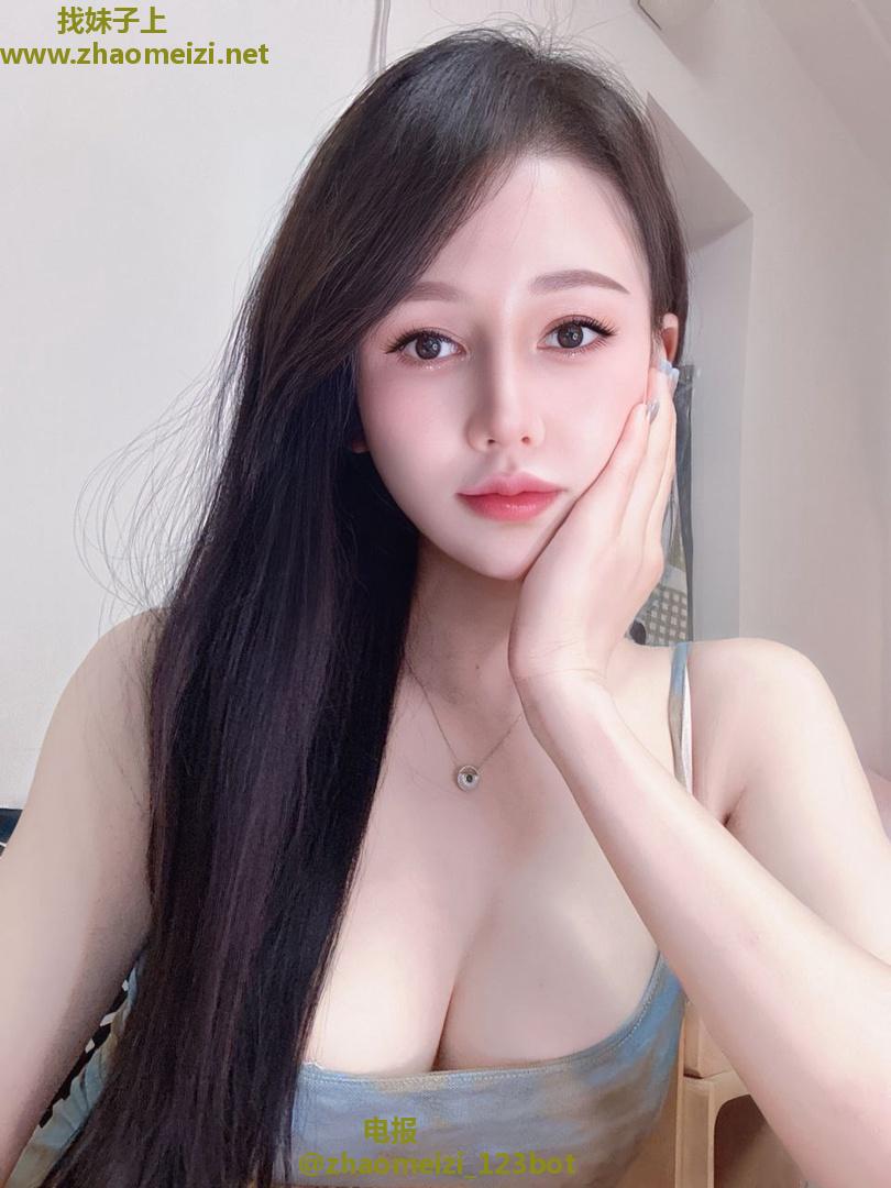 刚出道不久的性感小骚货