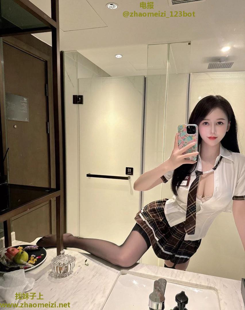 刚出道不久的性感小骚货