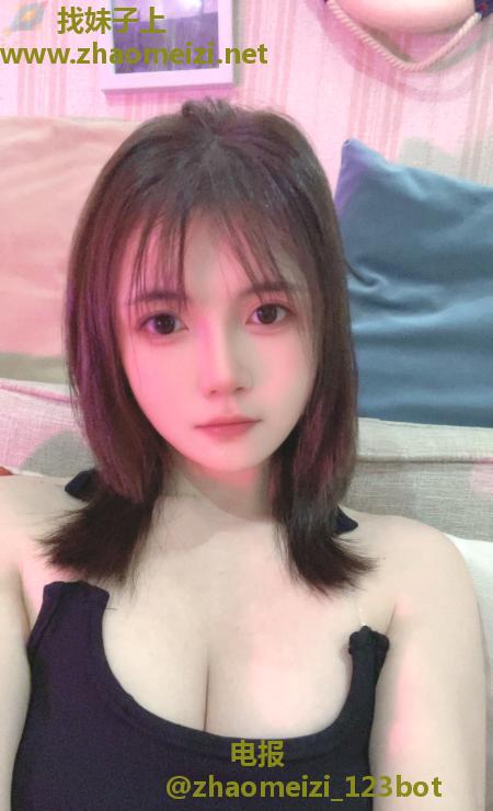 甜美系嫩妹