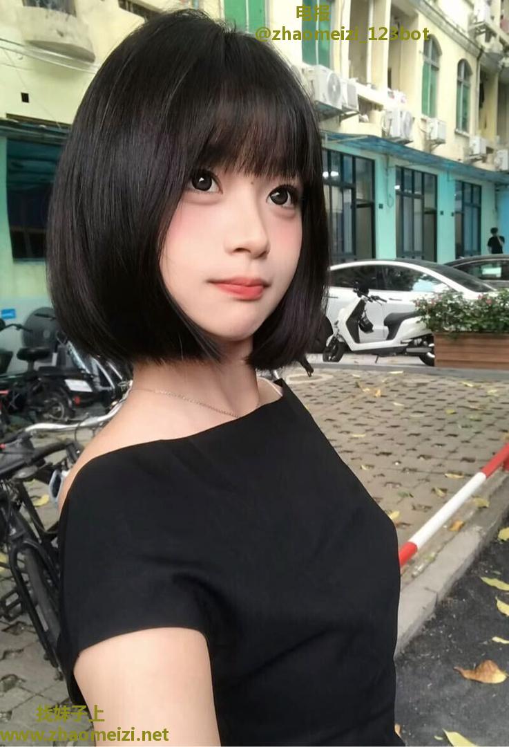 超可爱在校小萝莉