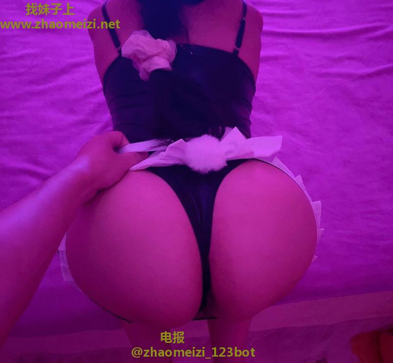 巨乳红玫瑰