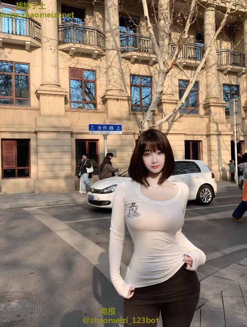 极品白嫩翘臀美乳学妹