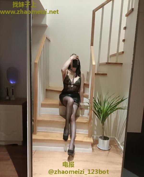 粉嫩小骚妇