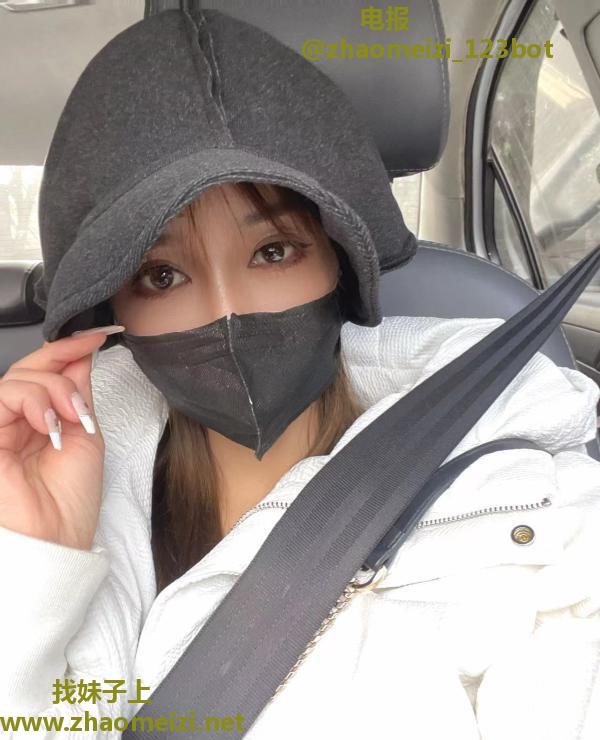昭觉寺附近小个子美女