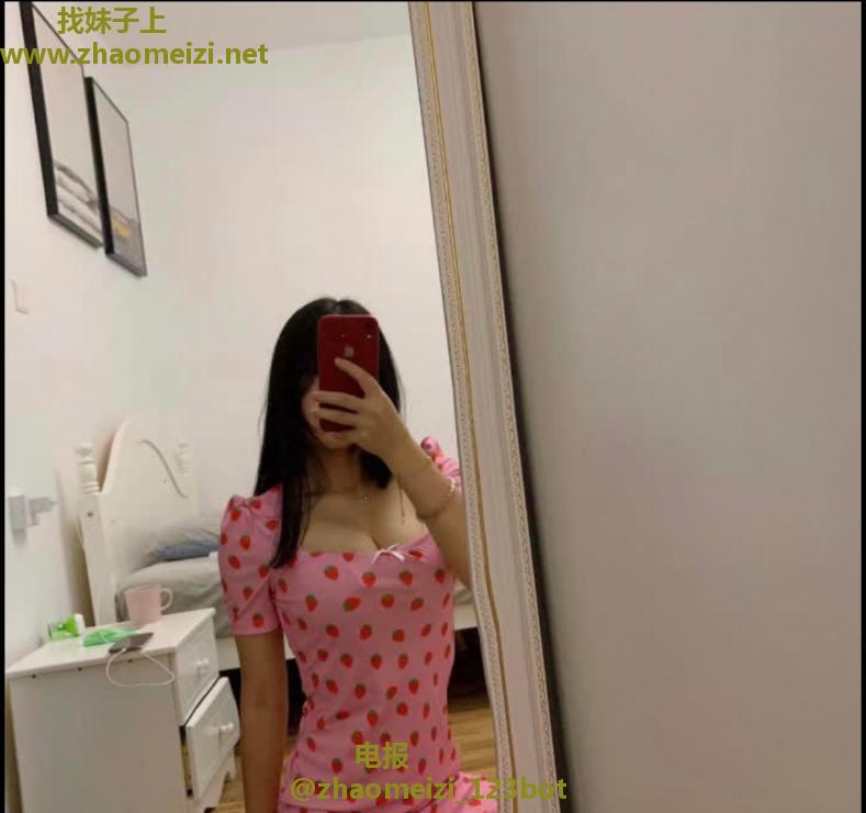 昭觉寺附近小个子美女