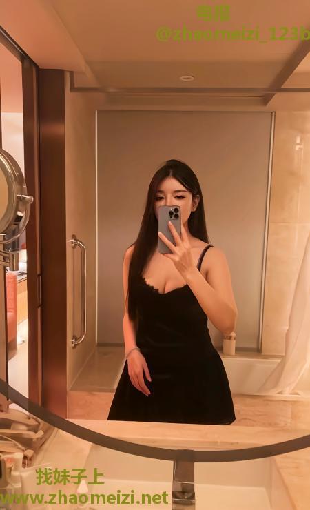 长腿大胸情趣妹子