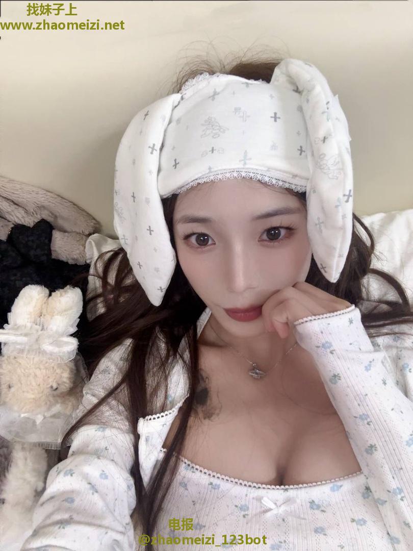 上海白粉嫩紧逼 曲线完美