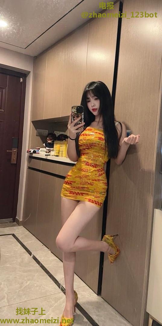 白嫩有点肉姐姐