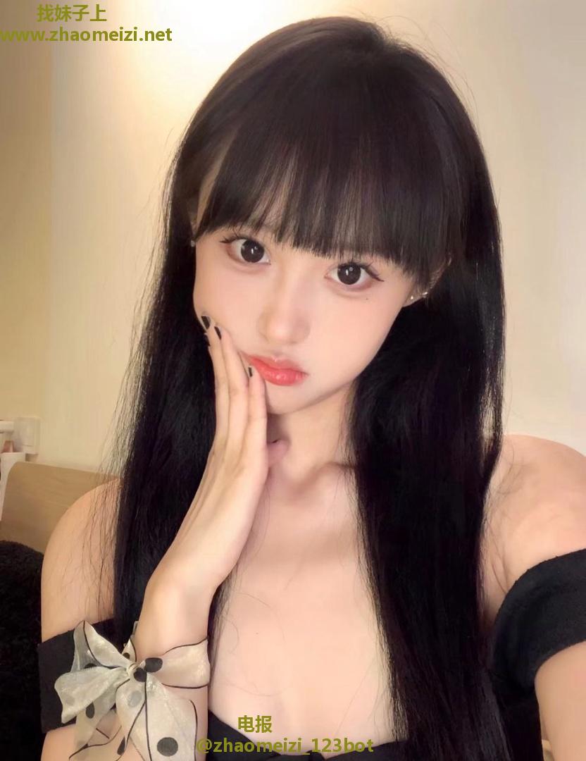 俏皮可爱反差萌妹