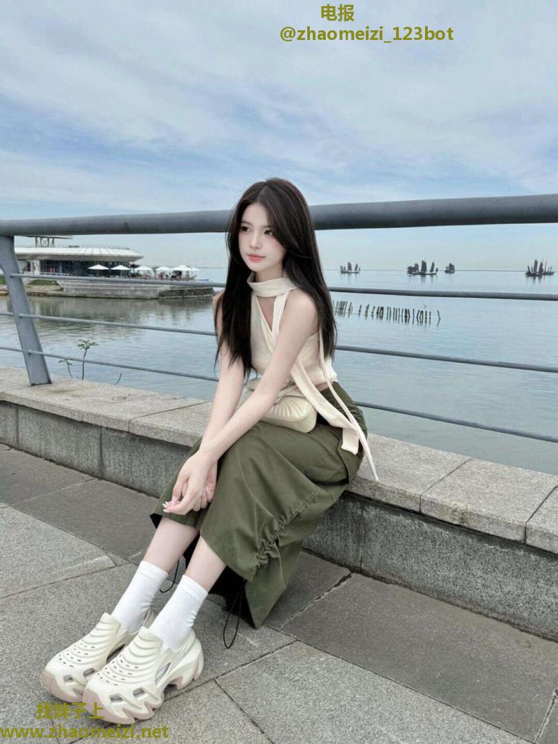 性感年轻反差萌妹