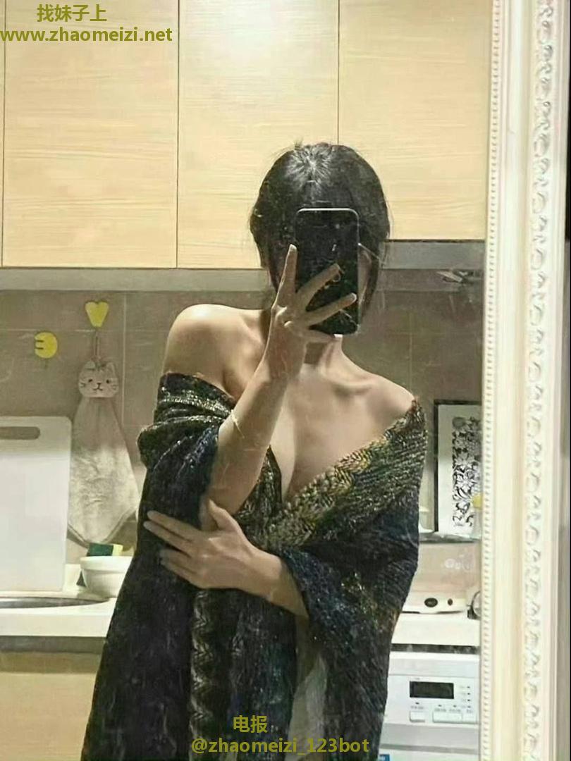 白嫩小妹刚下海