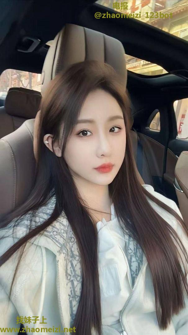 白嫩小妹刚下海