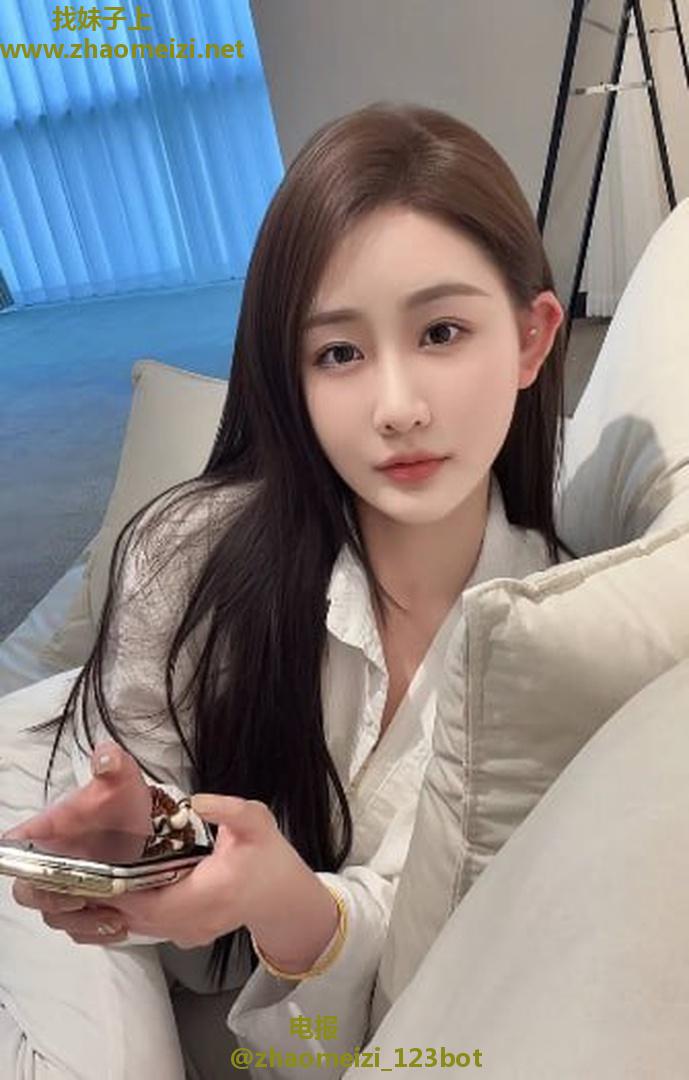 白嫩小妹刚下海