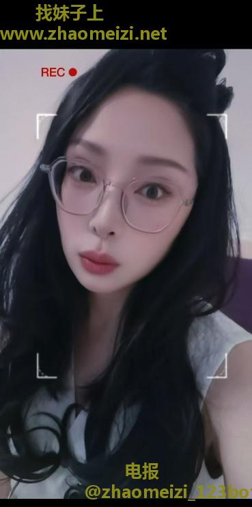 天河眼镜少妇芯芯