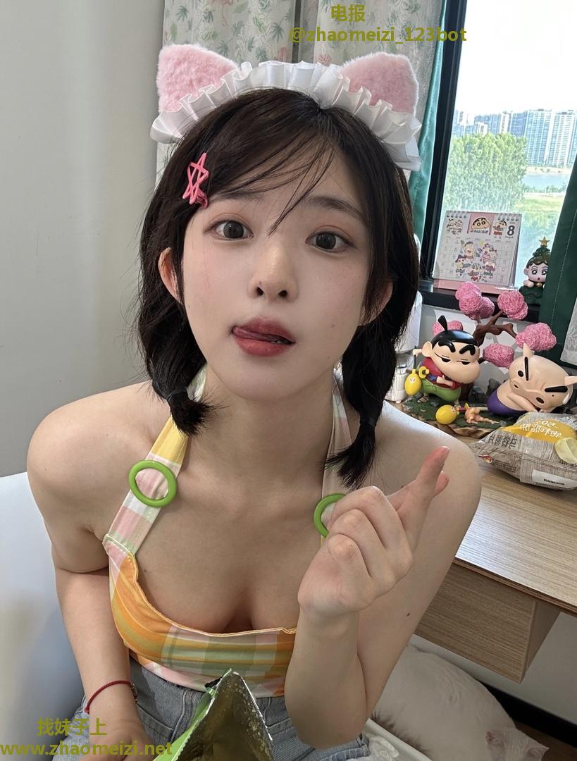 可爱听话乖巧女大